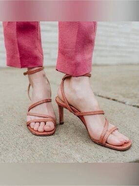Inez Sophia Sandal in pink lizard size 9 M